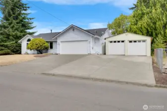 So much additional parking in these driveways!