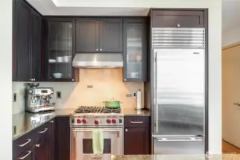 High-end appliances and gas cooking for culinary creations.