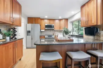 You're gonna love this breakfast bar for quick eats & entertaining space.
