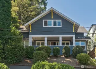 Rare Find Remodeled University 9-Bedroom