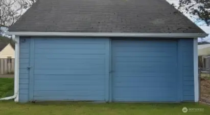 Detached 2-car garage