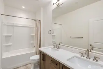 Bathroom 2 (3rd floor)