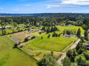 Situated within minutes of Downtown Redmond, near local amenities Juel Park and Farrel McWhirter Park, PCC Starbucks and Overlake Private School