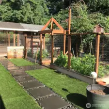 Lovely enclosed vegetable garden and Animal Pen currently houses chickens.   Neutralizer-Pet friendly turf