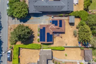 Spacious 8,400 SF lot – perfect for redevelopment!