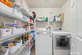 Walk-in pantry with laundry on main