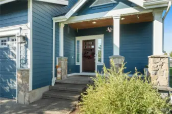 Covered Front Porch!