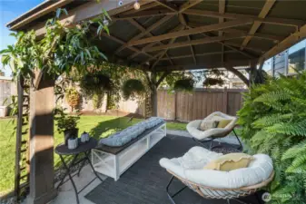 Rain or Shine, great spot to hangout and enjoy a beverage!