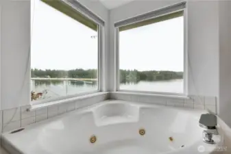 Jacuzzi Bathtub in main Bathroom with view of water