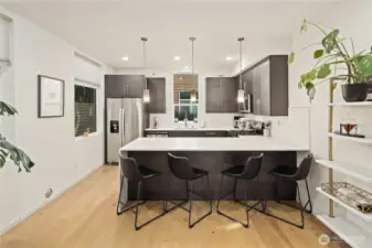 Beautiful, well-maintained kitchen, perfect for entertaining.