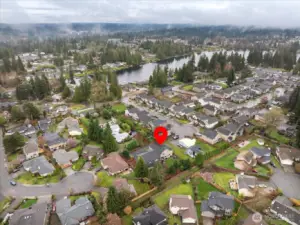 Located just a block to Martha Lake and only minutes to Mill Creek, shopping, dining, transit and easy access to I-5 and 405.