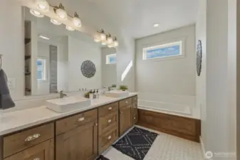 Primary 5 piece Bathroom