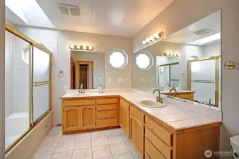 Primary en-suite bath.
