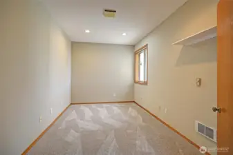 Office/bonus room.