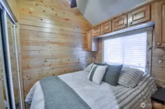 BED WITH QUEEN BED