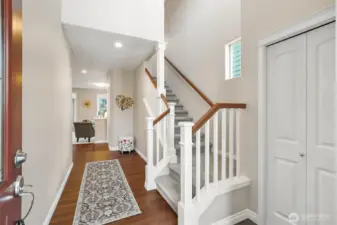 Entryway with vaulted ceilings