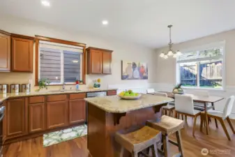 Additional eating space at kitchen island