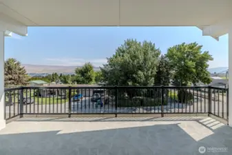Covered Back Deck with VIEWS!