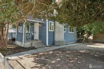 Spacious corner lot close to downtown and local amenities
