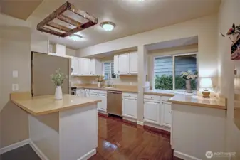 Cozy kitchen with eating space + Dining area