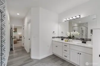 Primary ensuite bath