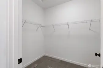 2 walk-in closets