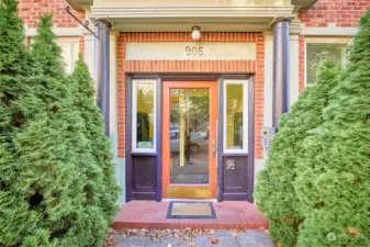 Located in the heart of the University District, 905 Novell has secure entry.