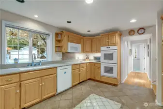 Kitchen is ideal for entertaining and for multiple cooks!