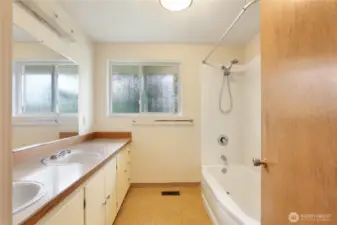 Main Upper Bath