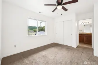 This suite keeps it comfortable, with neutral latte carpeting, a ceiling fan light, and a window already fitted with blinds. The real perk is the en suite bath, because having your own bathroom is one of those things you’ll never want to give up once you have it.
