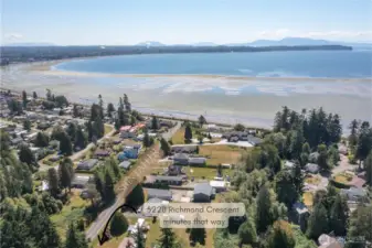 Hop skip & a jump down Shintaffer to beach!