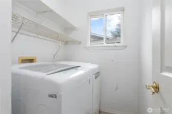 Utility room, w/d included