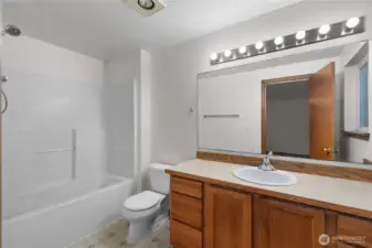 Primary Full Bathroom