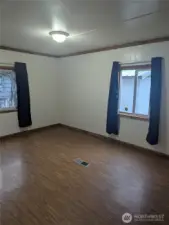 Living room area, great daylight and well maintained.