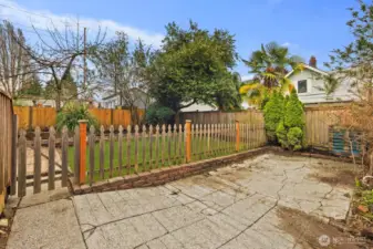 Shared driveway with dedicated parking