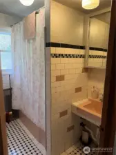 Full bathroom unit A