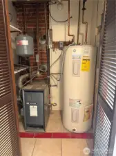 Gas boiler/water radiator & electric water heater unit B