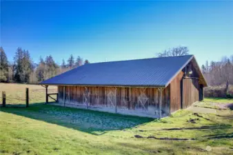 36x50 Barn / Hobby Stable with 10x50 lean-to. Make the perfect place to keep your horses, livestock.