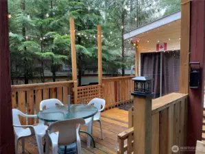 Deck in front