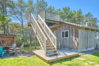 Cool "Pirate Ship" deck with views all the way to the ocean