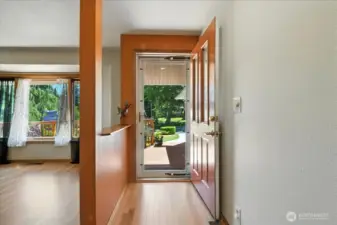 Light & Bright Entry
