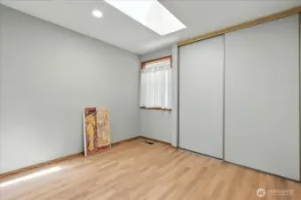 4th Bedroom/Office w/Skylight