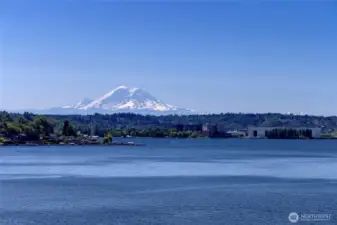 Unparalleled panoramic views of Lake Washington, Mt. Rainier and The Cascades.