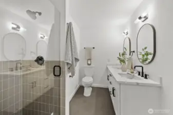 Remodeled Bath w/Designer Tile