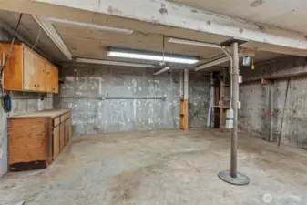 Workshop with multiple 220V outlets