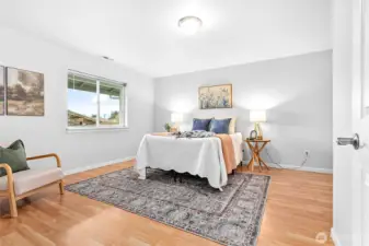 Great size owner's suite with huge walk-in closet