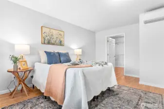 Notice HP split & large walk in closet