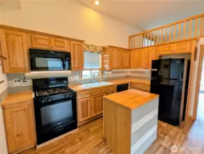 Full kitchen with full sized appliances