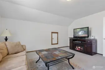 UPSTAIRS-large 3rd bedroom flex area