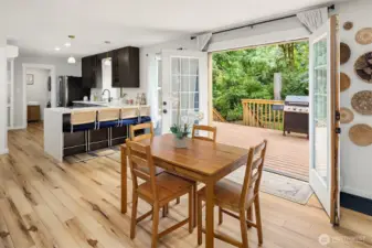 The Casa dining rm